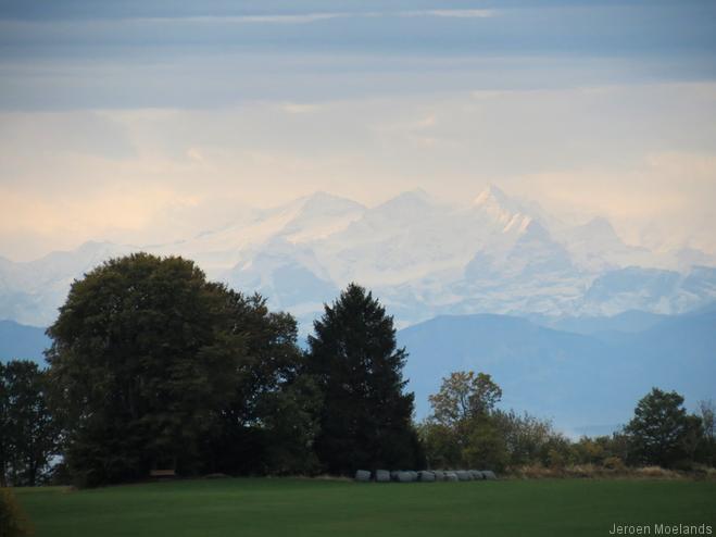 Uitzicht op de Zwitserse Alpen vanuit de hotelkamer - Blogout