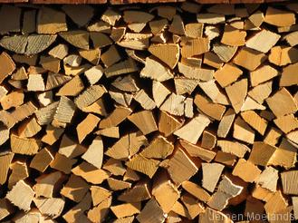 Een houtstapel in Nöggenschwiel - Blogout