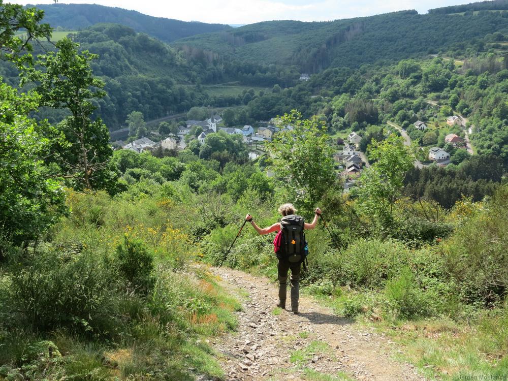 Afdaling naar Kautenbach, het eindpunt van de Lee Trail. - Blogout