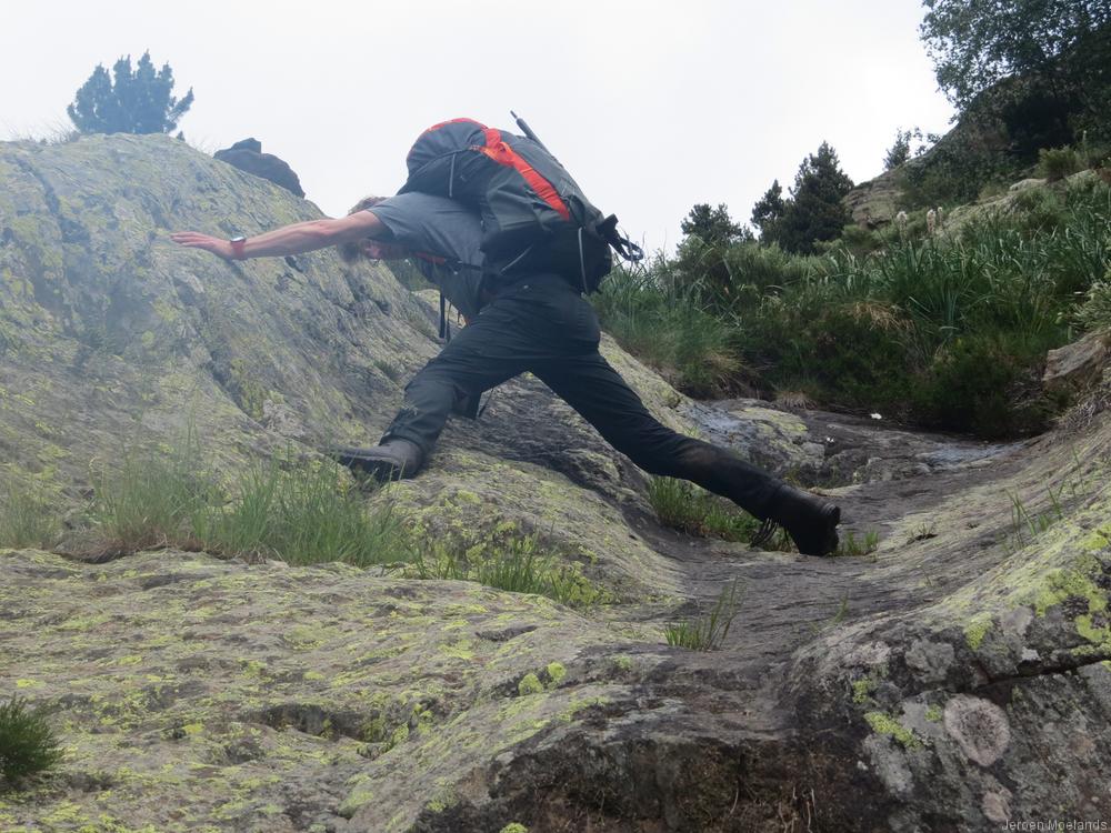 Een steile rots af zonder al te veel greepjes - Blogout