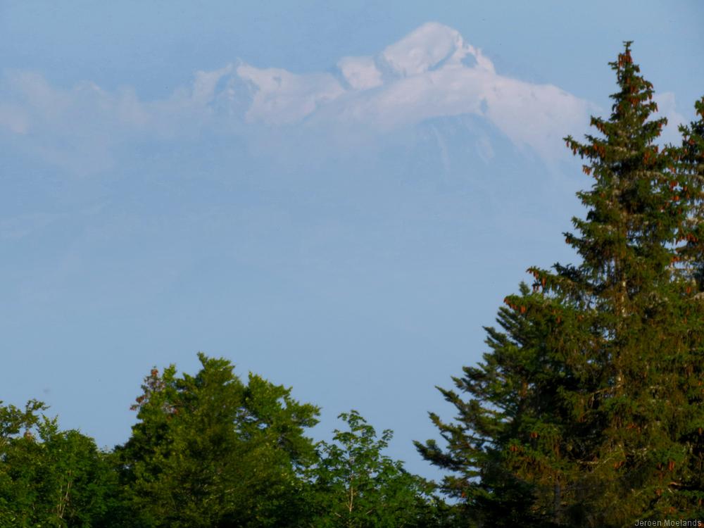 Zeldzaam zicht op de Mont Blanc vanuit hotel Couronne. - Blogout