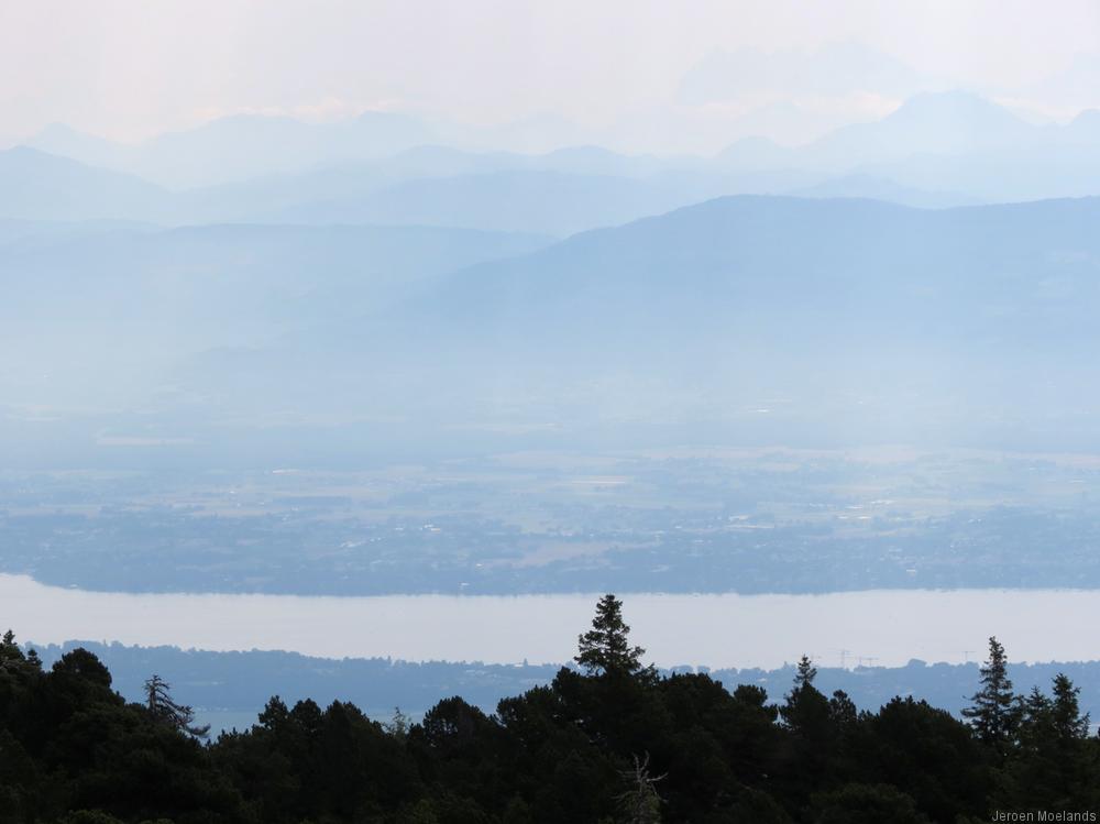 Uitzicht op het Meer van Genève en de Alpen. - Blogout