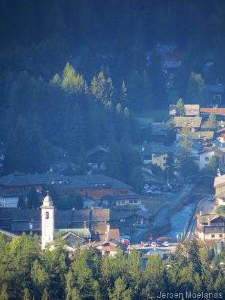 Het dorp Champoluc in het Val d'Ayas onder ons - Blogout