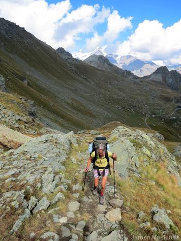 In de klim naar de Col de Nannaz, de Monte Rosa op de achtergrond - Blogout