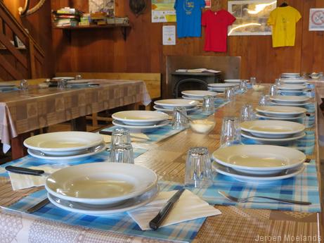 De tafel is gedekt voor het diner - Blogout