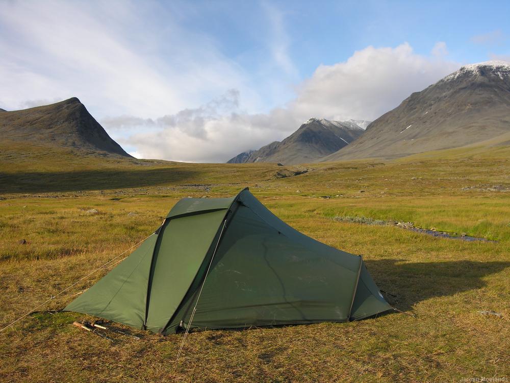 Een schitterende kampeerplek in het enorme Tjaktjavagge. - Kungsleden wandelpad - Wandelen in Lapland - Wandelen in Zweden - Jeroen Moelands