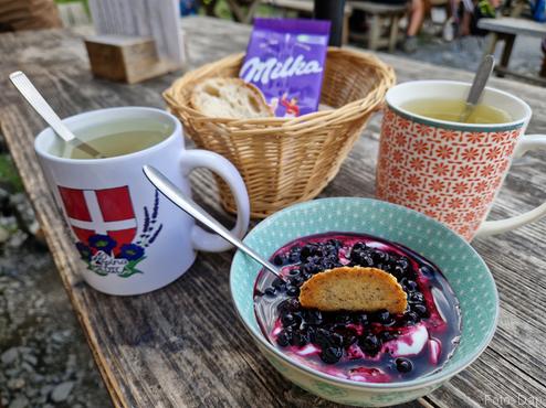 Een heerlijke snack op het terras van de Alfred Wills - Blogout