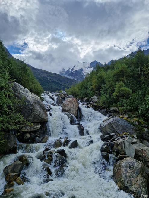 De woeste Torrent de Bionassay met op de achtergrond de Glacier de Bionassay - Blogout