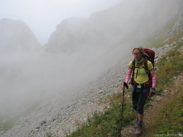 We traverseren een steil dal tussen de Portes d’Oche en de Col de Pavis - Blogout