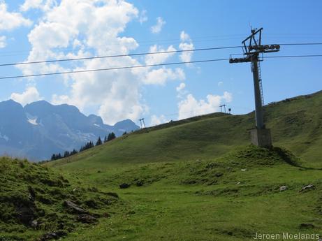 Kale hellingen en skiliften ontsieren het Zwitserse landschap - Blogout