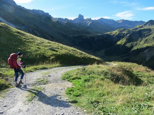 We dalen af het dal van de Ruisseau de Tricol in voordat we naar de Col du Bresson klimmen - Blogout