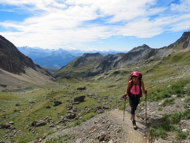 Op weg naar de hut Presset voor een lunch, de Vanoise in het zuiden zichtbaar - Blogout